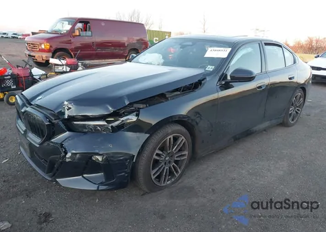 2024 BMW 530I xDrive z USA, uszkodzony, nr VIN WBA53FJ0XRCT06288